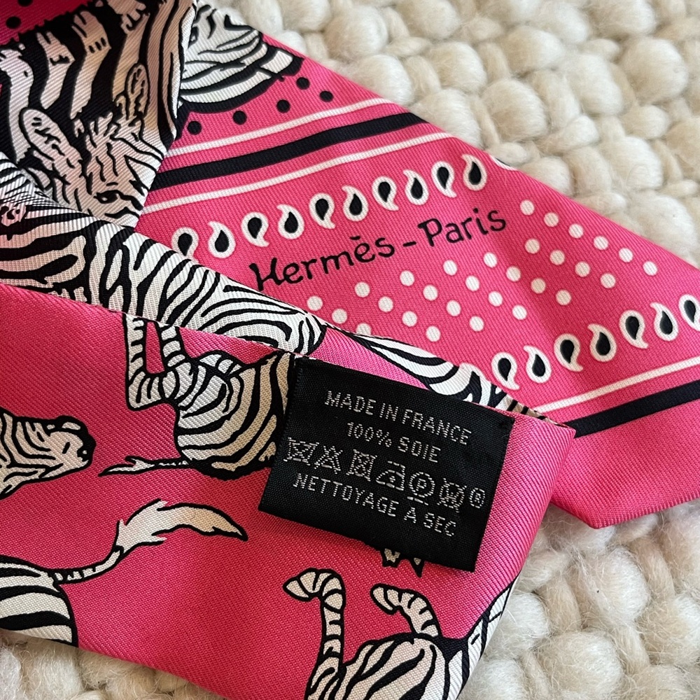 Hermès Pink Zebra “Les Zebres” Print Silk Twilly Scarf - Picture 3 of 3